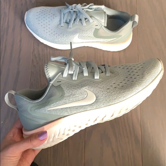 NIB Nike Women's Odyssey React Sneakers - Picture 2 of 9